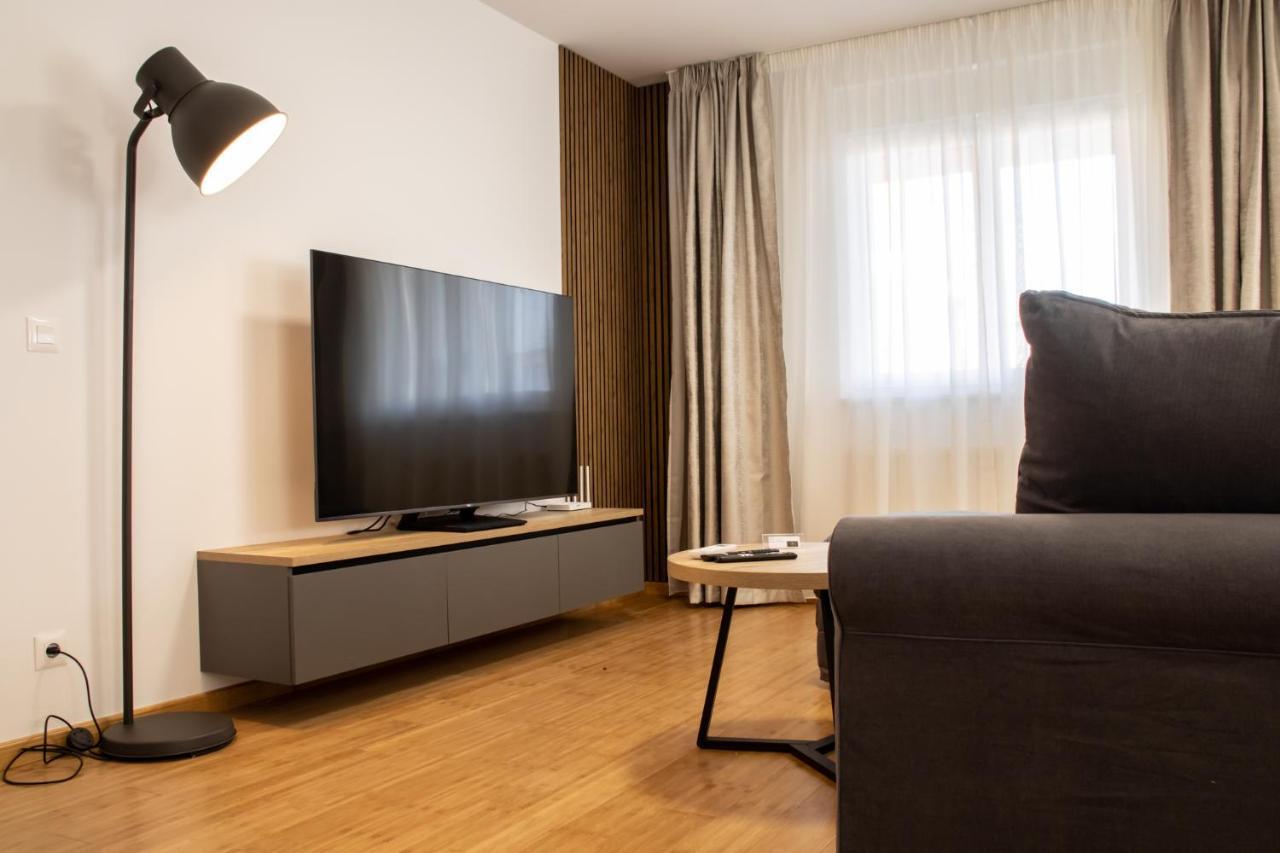 Hugo Apartment *