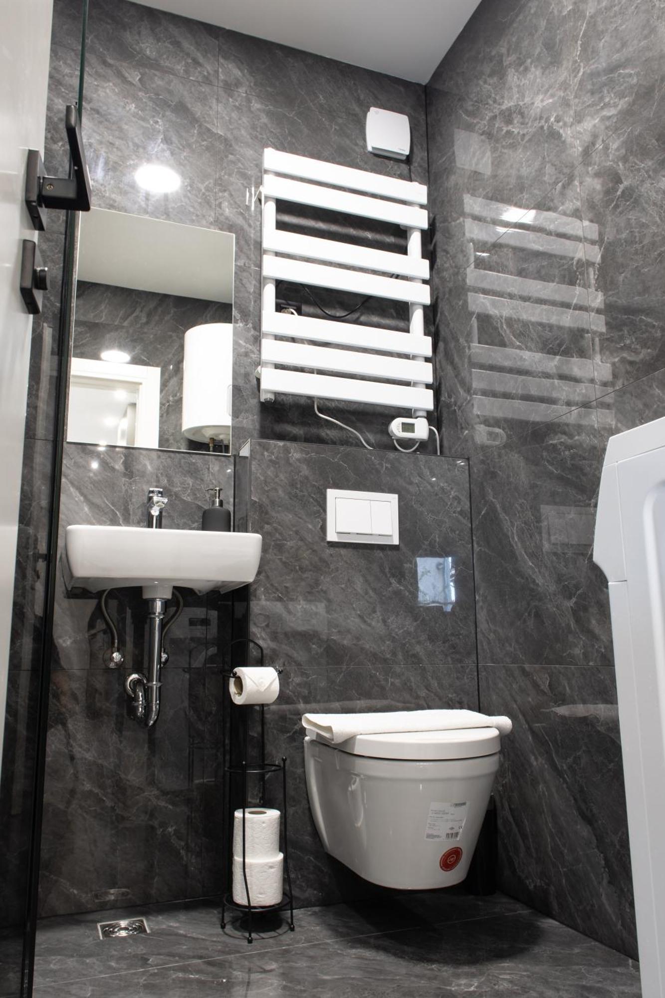 Hugo Apartment *